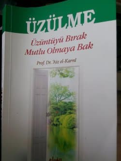 Uzulme. Uzuntuyu birak Mutlu Olmaya Bak